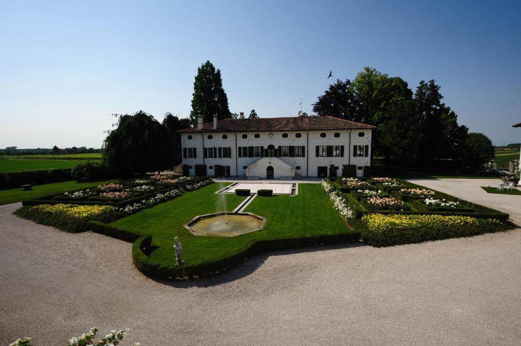 Borgo Dei Conti Della Torre Guest House Morsano al Tagliamento Eksteriør bilde