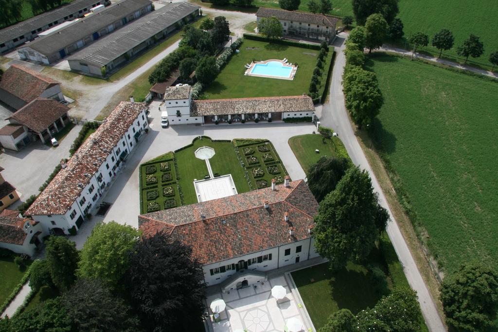 Borgo Dei Conti Della Torre Guest House Morsano al Tagliamento Eksteriør bilde